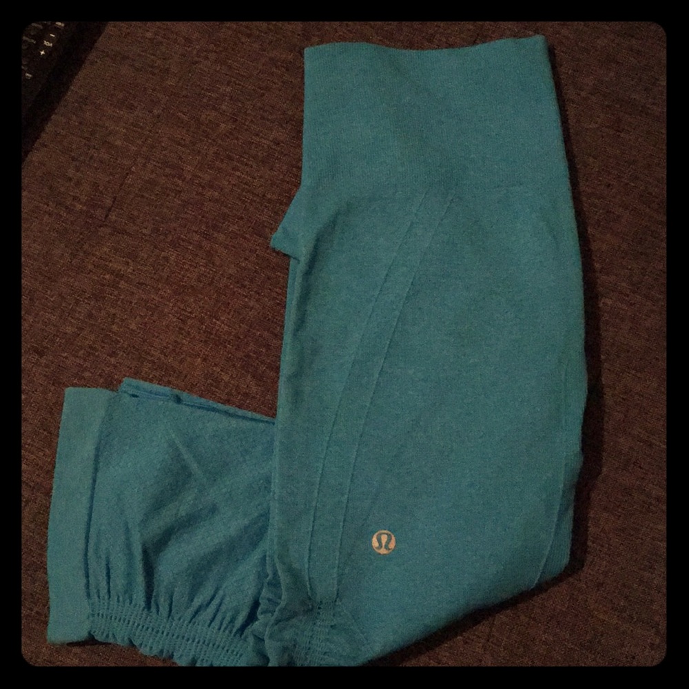 Lululemon NWOT ruched crops